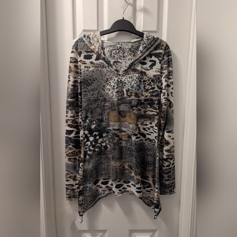 V Cristina Animal Print Hoodie with Heart Design